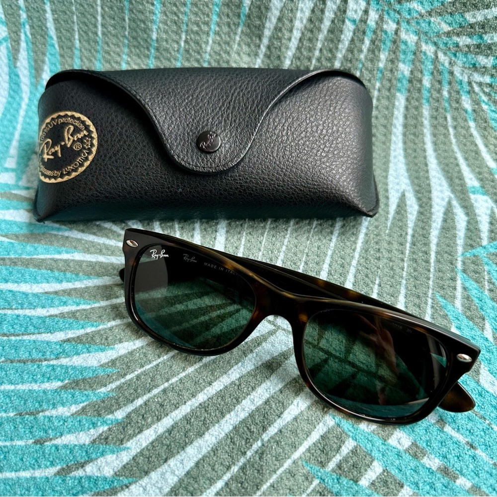 Tortoise Ray-Ban Wayfarer Sunglasses RB2132